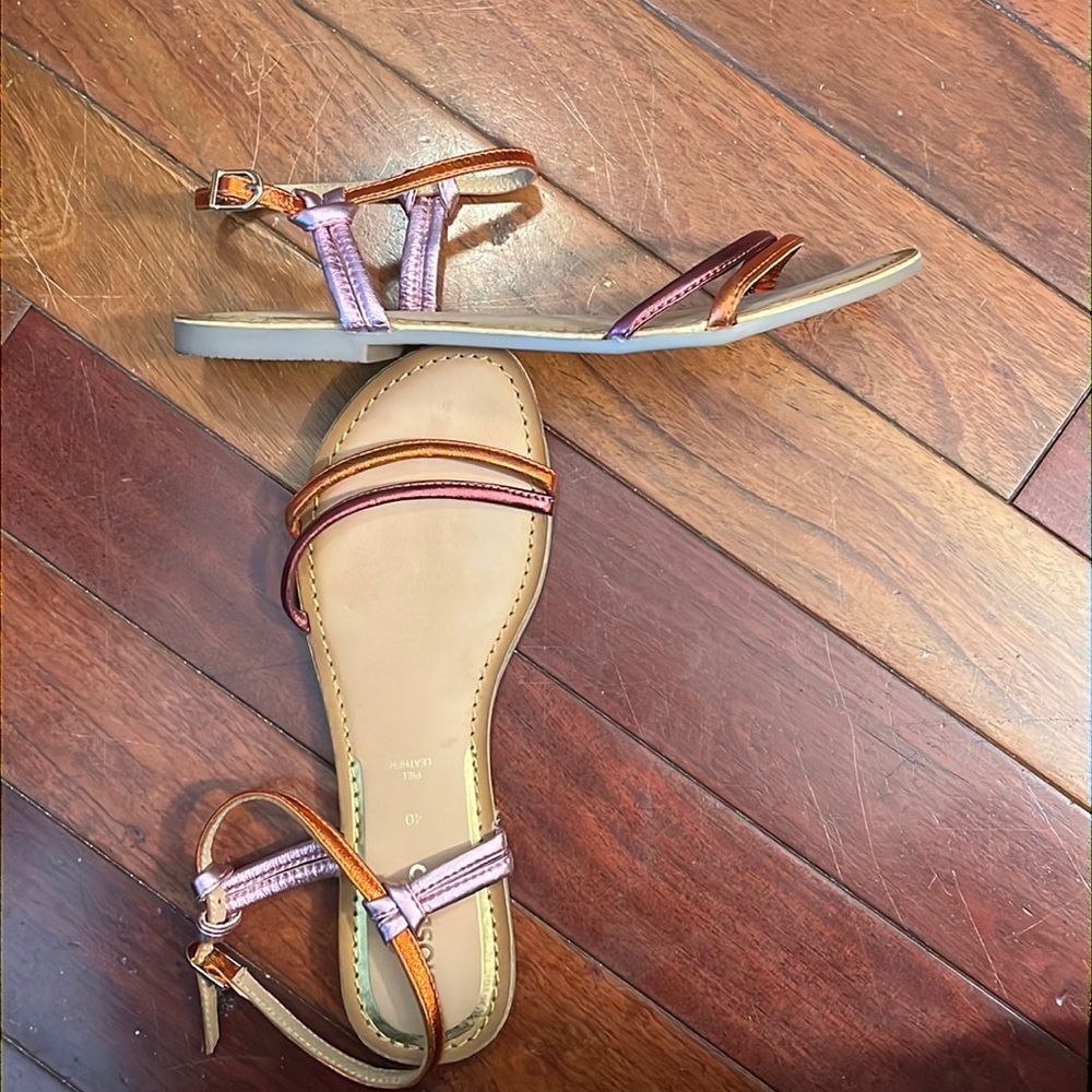 VGUC Gioseppo European Jewel Tone strappy sandals Size 40 / 9